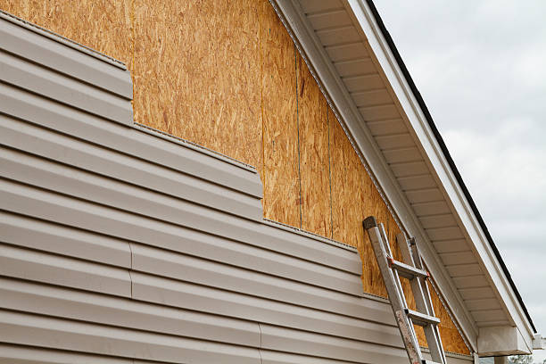 Professional Siding Installation technician working in Jenkinsville, SC